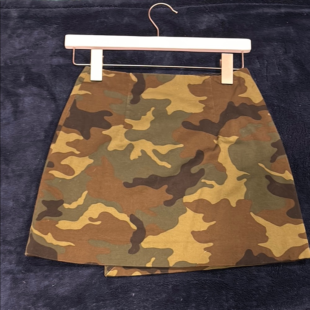 Alice + Olivia Camo Girl Mini Skirt - Picture 3 of 7